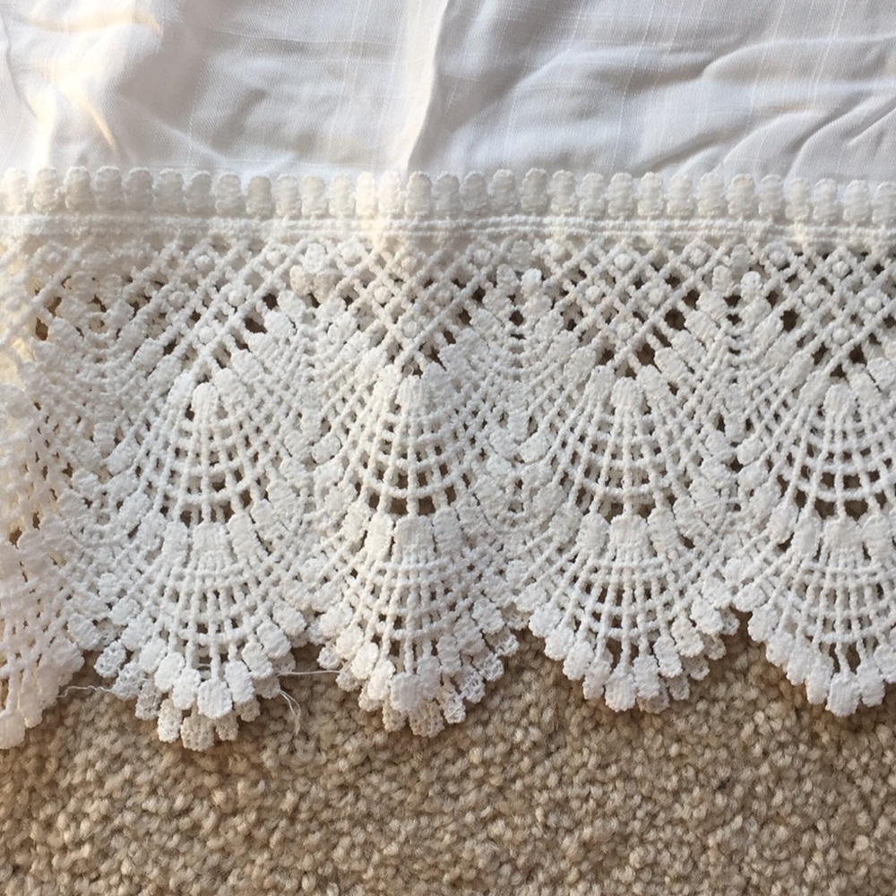 Last one! White lace crochet beach coverup - Picture 3 of 4